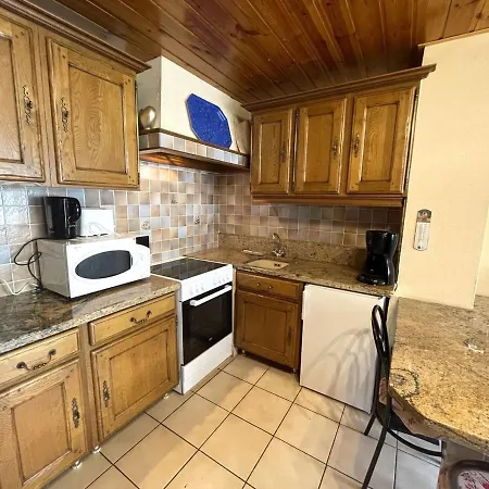 Apartment T2 Avec Balcon, Parking Et Coin Montagne A - Fr-1-330f-209 *